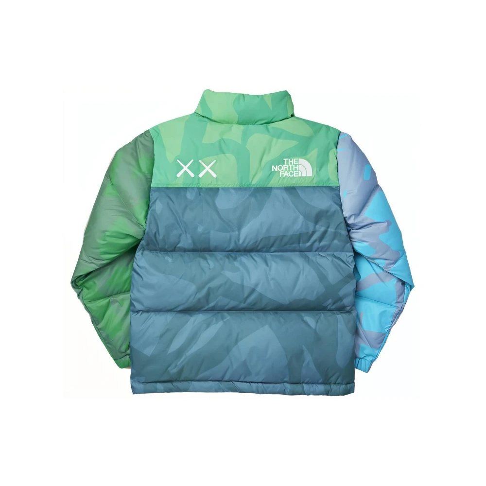 Детская пуховая куртка The North Face x KAWS 1996 (700 fill, камуфляж), Цвет: камуфляж зеленый, Размер: 140 | Китай.рф