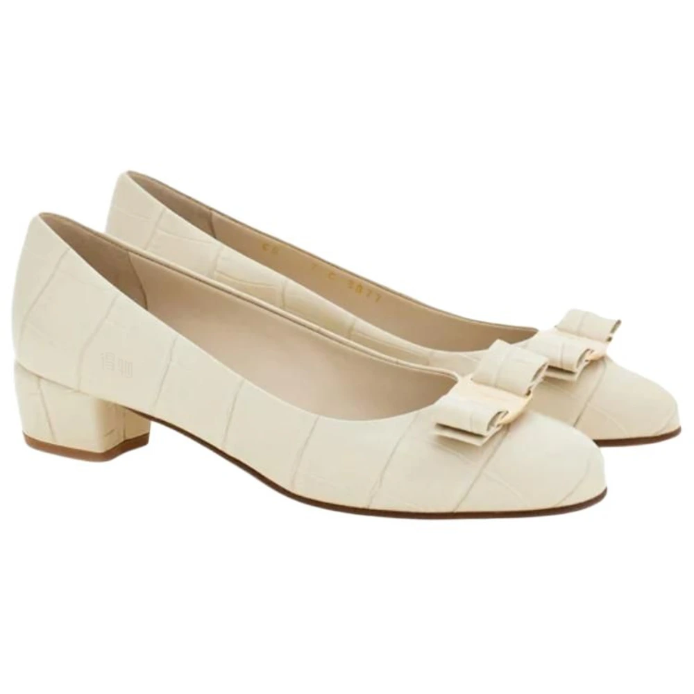 Туфли на каблуках FERRAGAMO Vara 3 см женские бежевые, Цвет: бежевый, Размер: 37, Издание: С оригинальной коробкой для обуви | Китай.рф