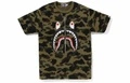 Футболка Bape 1st Camo Shark Tee, камуфляжная с акулой, Цвет: зеленый, Размер: L | Китай.рф