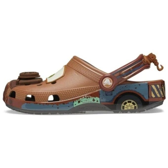 Cars x Crocs Mater: Удобные тапочки для маленьких гонщиков | Китай.рф