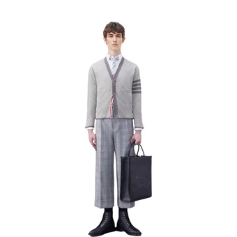 Кардиган Thom Browne с V-образным вырезом и 4 полосами | Китай.рф